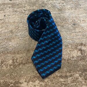 Giorgio Armani Blue Geometric Patterned Men's 100% Silk Tie